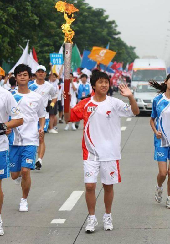 12年前,汶川地震中15岁救下7人的小英雄,后来为何被判刑12年?
