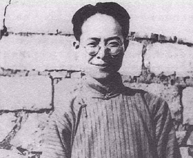 沈从文:婚前狂追妻子,婚后两年就移情别恋,晚年身边却无人陪伴