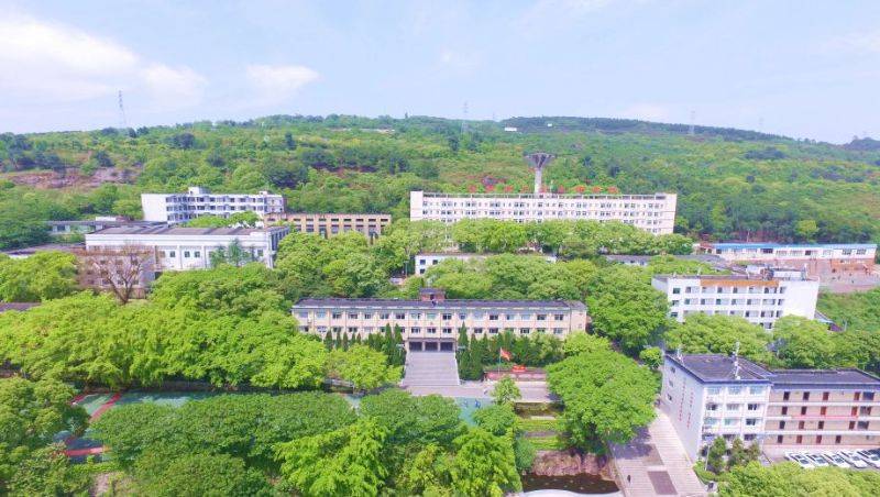 重庆科能高级技工学校工业机器人应用与维护专业好就业吗?