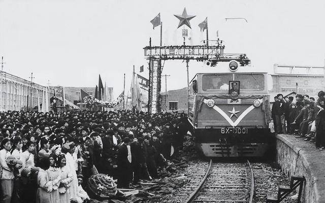 机车的那些事:韶山初见星星火,国产电力机车先行者_科学_苏联_中国