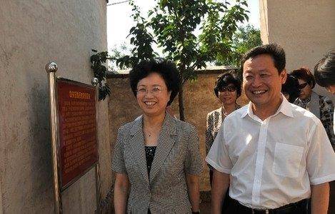 她被称为青海高原的女儿,是我国第二位女省长,如今66岁仍在岗位