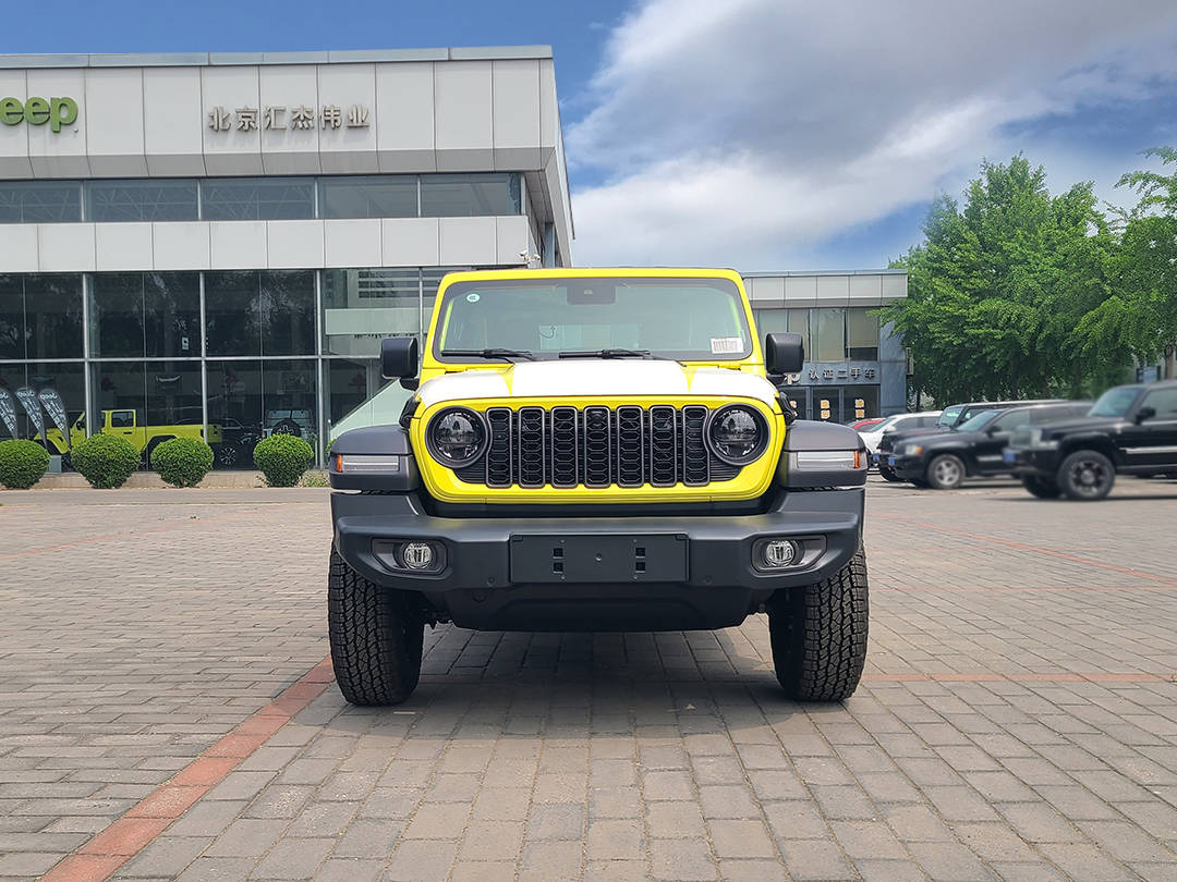2024款jeep牧马人卢比肯两门版荧光黄到店 时尚潮流