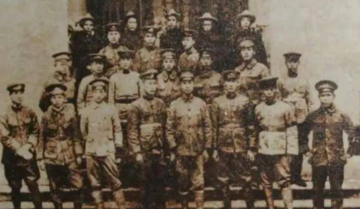 恩来找你找得好苦啊_陈赓_黄埔军校_蒋介石