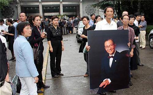 陈述:凭《渡江侦察记》一战成名,晚年却拒绝看病,死后不得安宁_李波