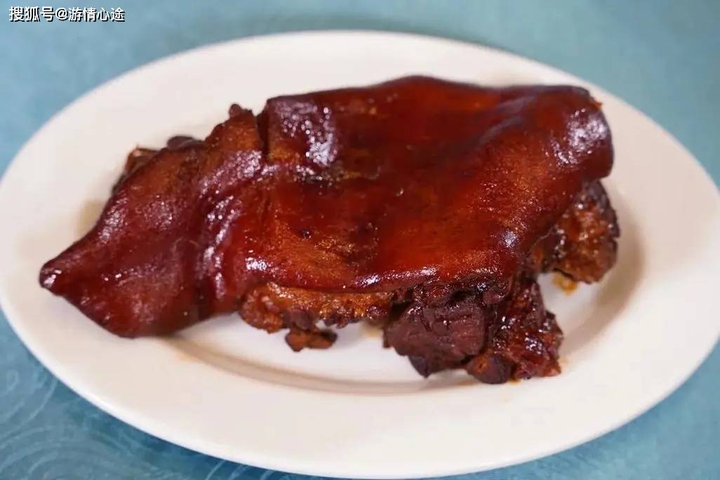 本 00 后美少女,被广东佛冈三州酱香猪蹄征服了!