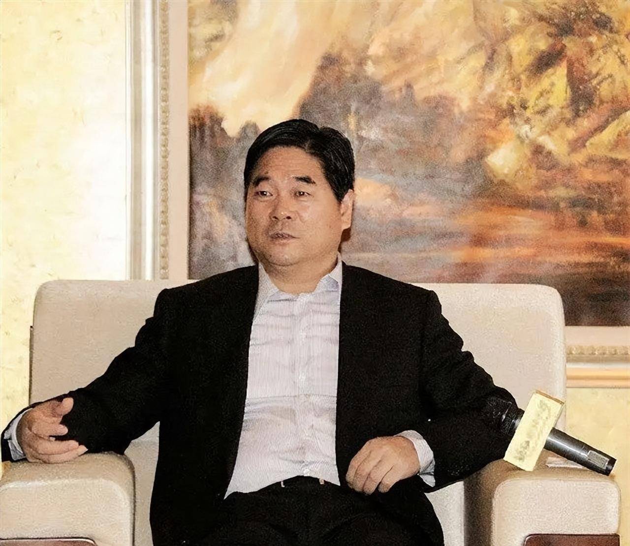 王振华的"双面人生":员工买房一律九折,二十年前就有婚外情