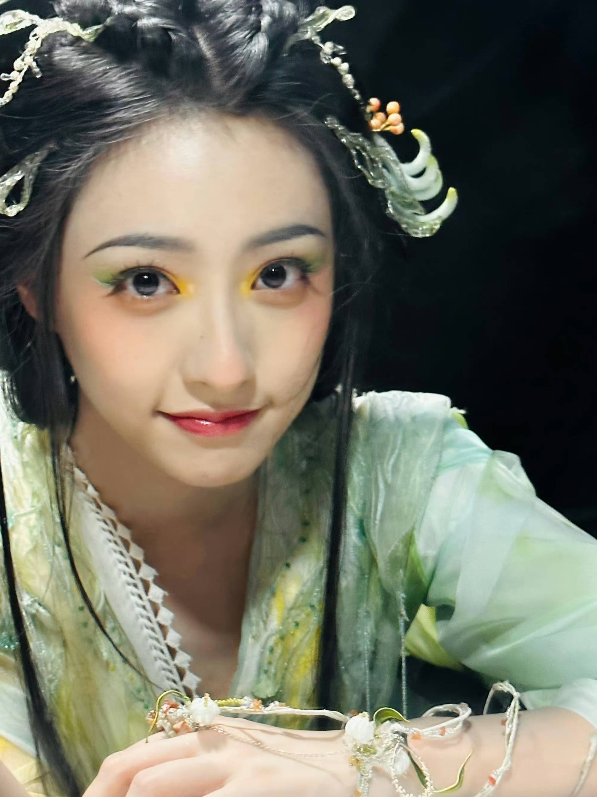 清新甜美,颜值找不到瑕疵,胡连馨:网友说她是从古画走出来的人