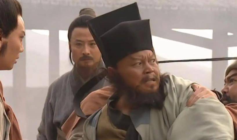 一位是天人兼水浒杀神武松,号:打虎英雄.