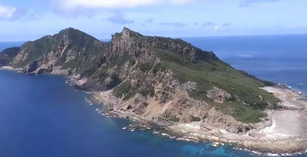 10年,海军非法入侵我国钓鱼岛,中国渔民怒撞军舰,结局怎样?