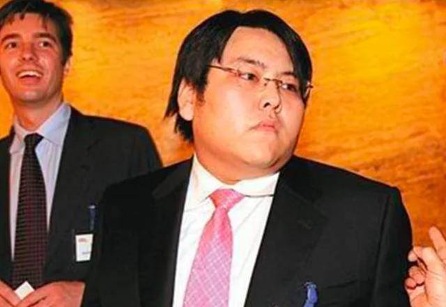 李兆会:父亲被枪杀,娶女明星,10年败光百亿,被悬赏2162万通缉