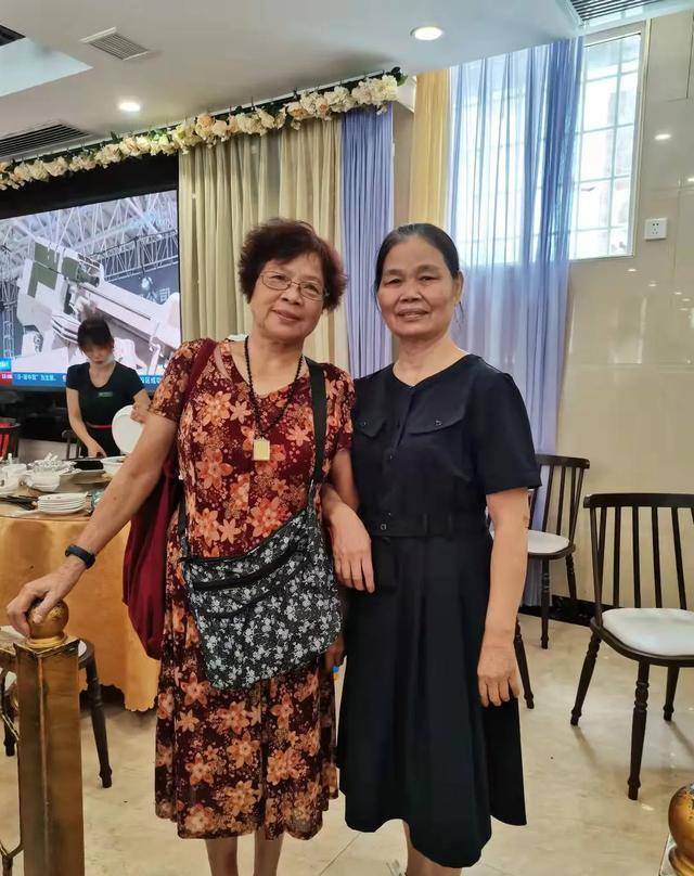 黄健梅与钟洁芬左起:黄健梅,颜丽娥与笔者夫妇相隔约20天后,笔者到