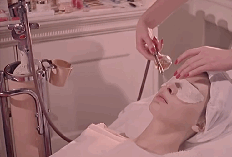 为了证明"世界上没有丑女人",她在20世纪发动了一场美容革命