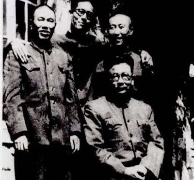 此中将是李克农的接班人,多数人对他很陌生,敌人当面也抓不到他