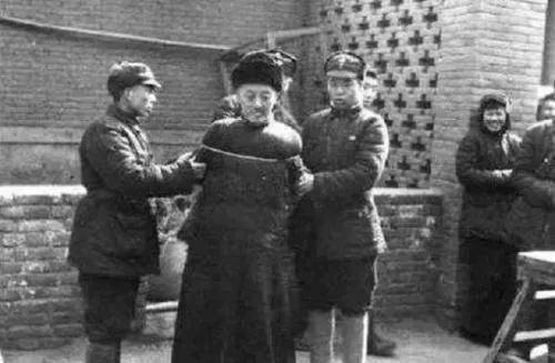 他被任命为八路军军区司令,上任时遭拒不交权的前任枪杀