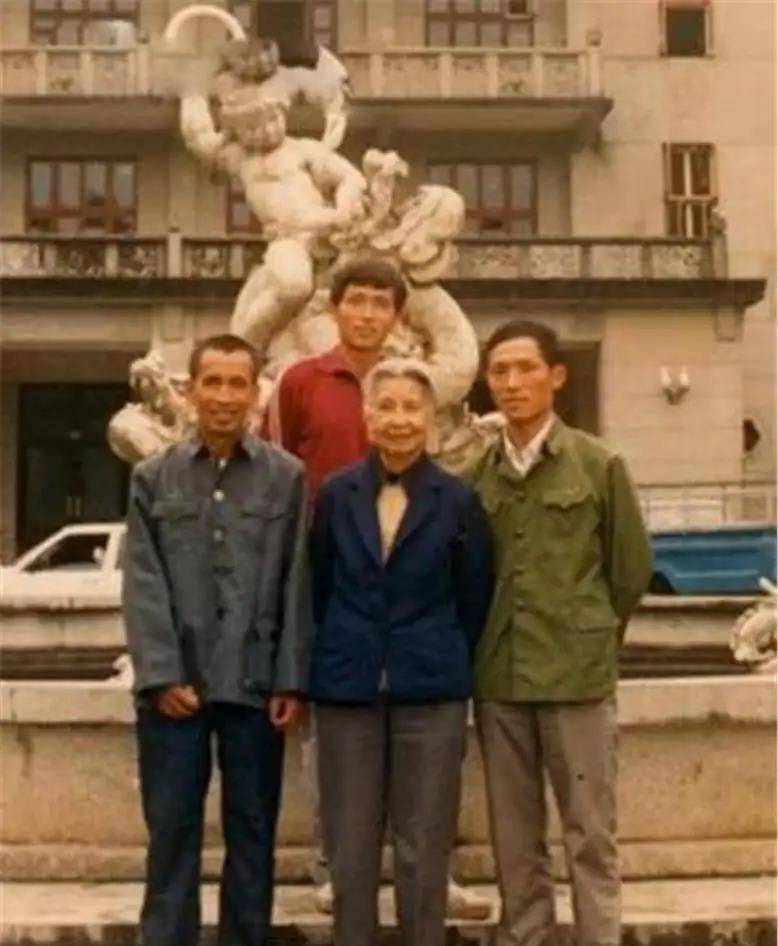 井冈山三大美女之一的曾志:三段婚姻情路坎坷,大儿子在家务农