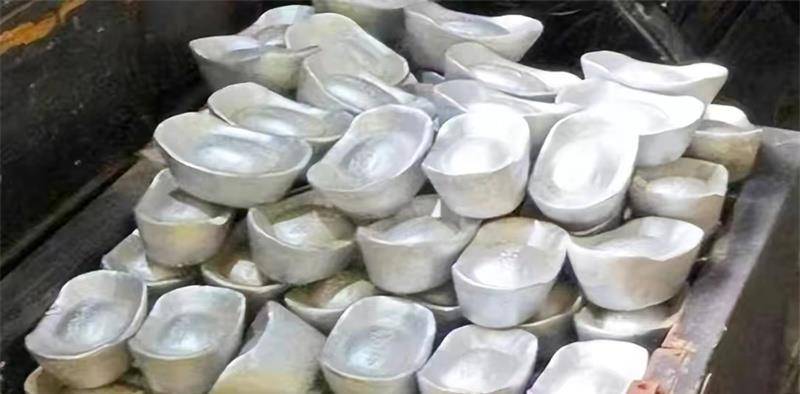 乡亲们大吃大喝35天,东西随便往家拿_母亲_葬礼_银子