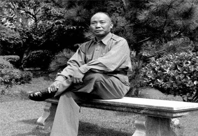 他曾是孙中山的警卫,后成老蒋爱将,败退后出家为僧,结局如何?