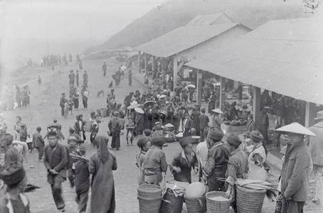 越南改革了选举制度,2006年,在越南的十四大上,越南人通过差额选举制