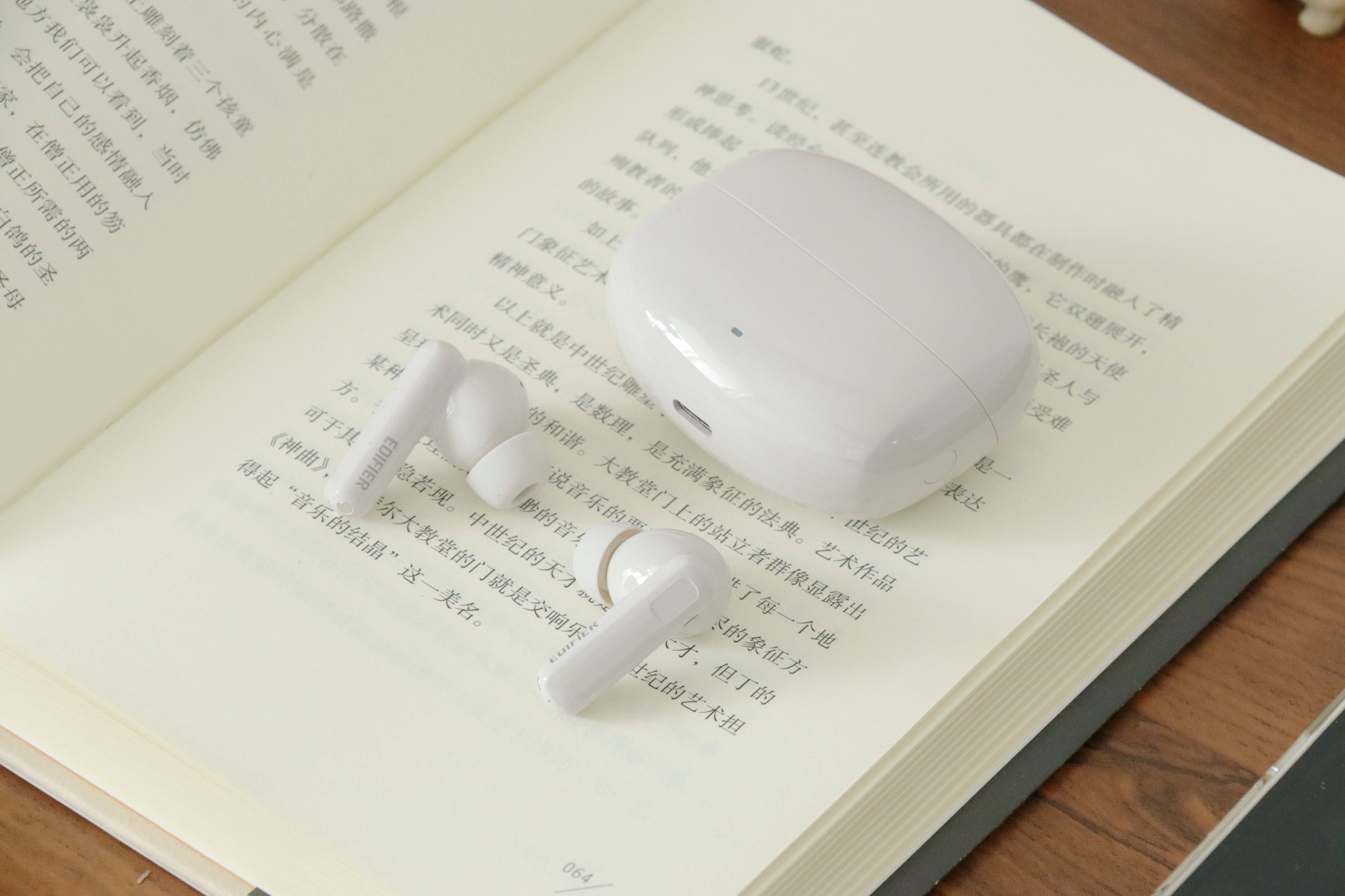 45dB主动降噪加持,佩戴很舒适,漫步者Lolli Pro 3蓝牙耳机性价比有多高