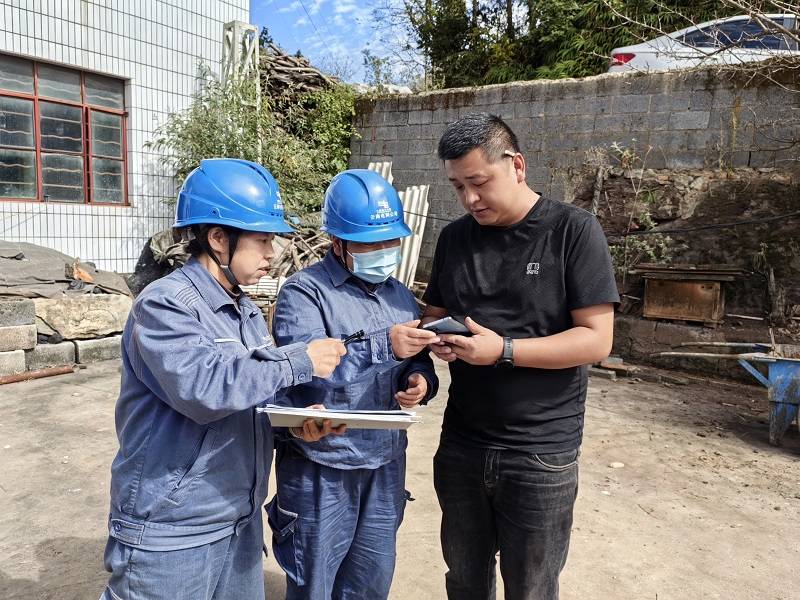 南方电网云南曲靖富源供电局:抗旱保电暖民心
