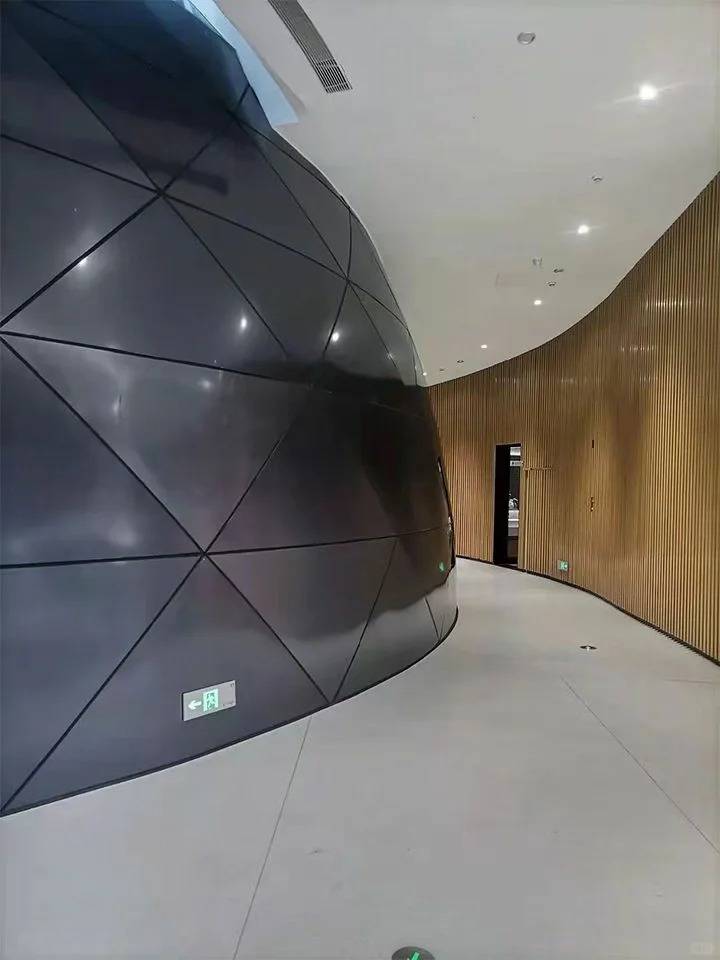 双曲铝单板加工厂家开始掀桌子了