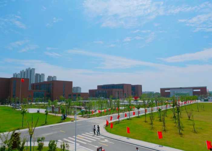  p>一,校园环境 /p> p>安徽建工技师学院坐落于省会合肥市,占地面积