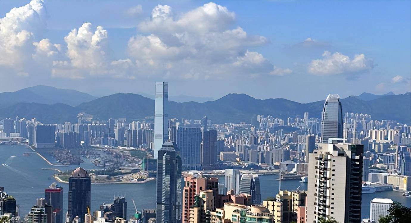 97年香港回归前,英国155年间派了28位"港督",一个比一个可恨