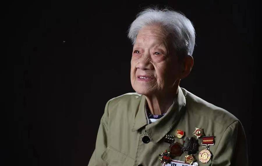 年日本侵略者进攻武汉时,年幼的王清珍随家人一路逃难到了贵州威宁