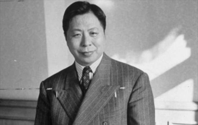 上海解放前夕,市长陈良四处寻找替死鬼,一眼相中我党地下同志