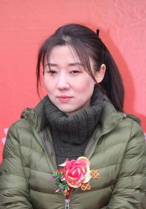 路遥葬礼上,眼看着爸爸要变成灰烬,13岁路远发出绝望的嚎叫