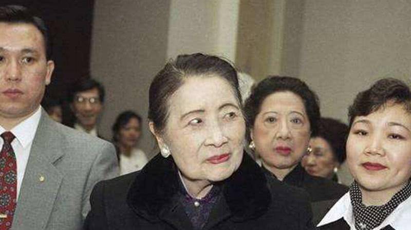 蒋纬国活到81岁,他死后留下的妻子过得怎么样?