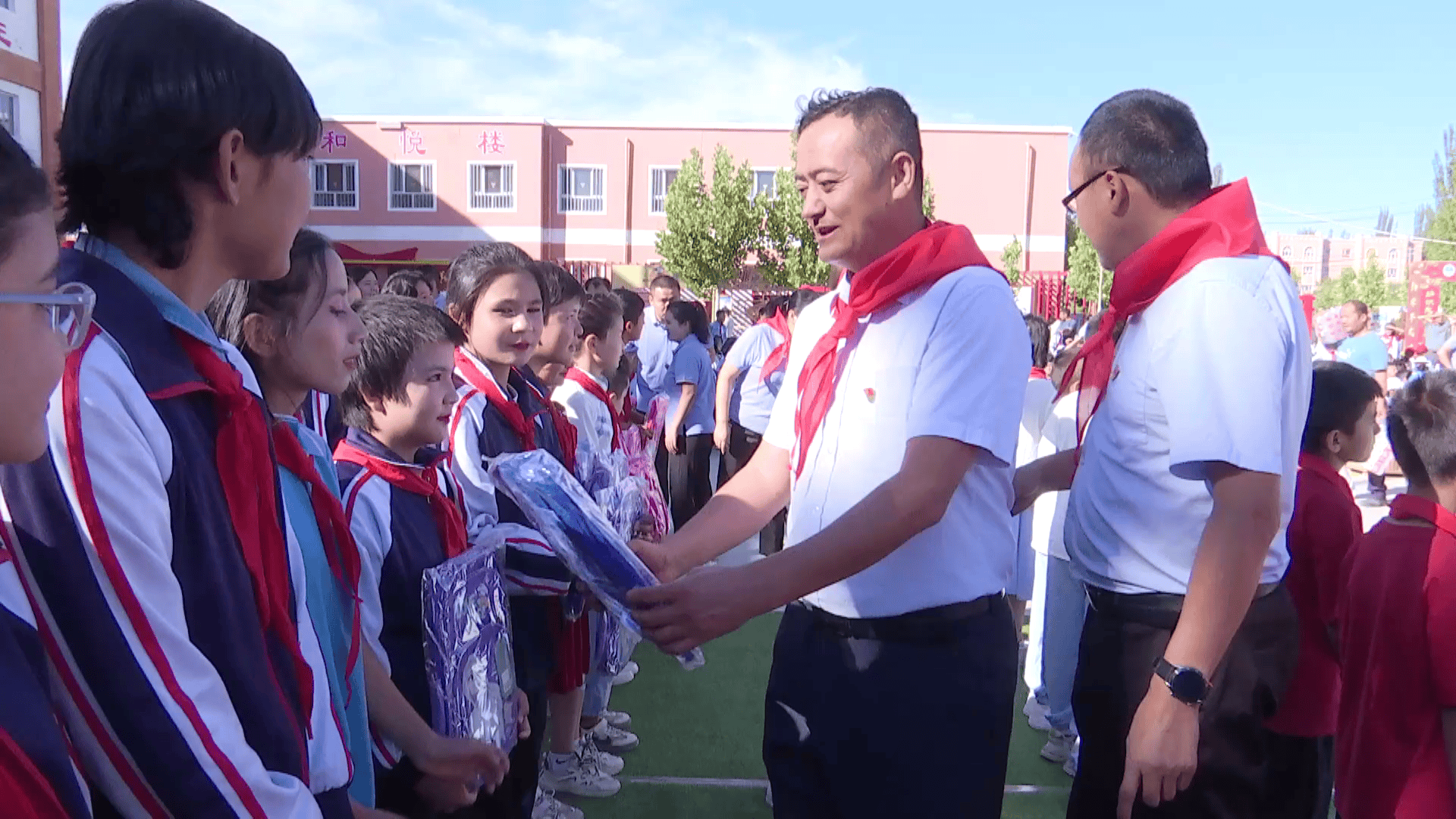 岳普湖县铁热木镇中学图片