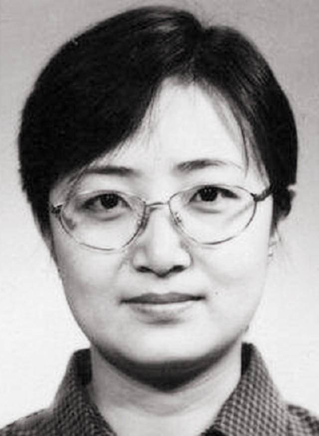 1992年,朱颖从天津轻工业学院,也就是如今的天津科技大学毕业后,便被