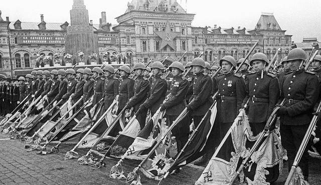 二战时期最胆大的阅兵,莫斯科红场阅兵,为什么德军不趁机轰炸?