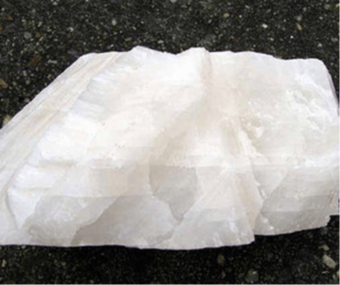 方解石具有较高的硬度和较低的溶解度