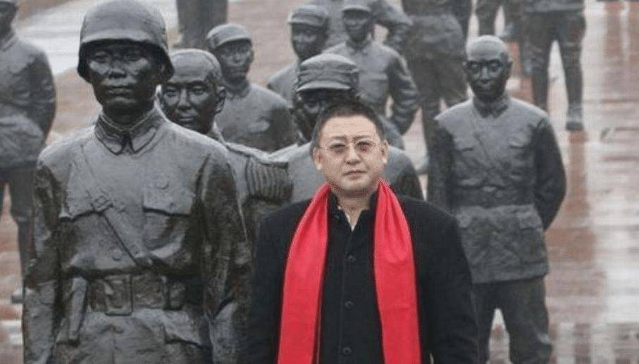 樊建川,山西兴县人,祖籍四川宜宾,父母都是军人,他的父亲曾上过战场