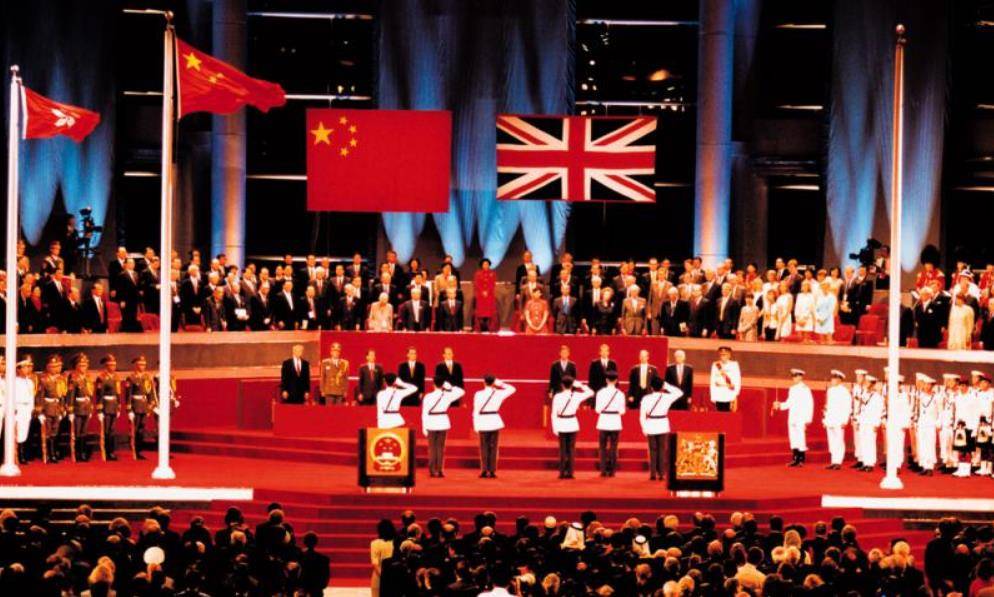 1997年6月30日,熊自仁少将率500多军入驻香港,3年后晋升为中将