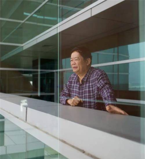 曾国藩的一副对联,被曹德旺挂办公室50年,他:让我一生顺风顺水