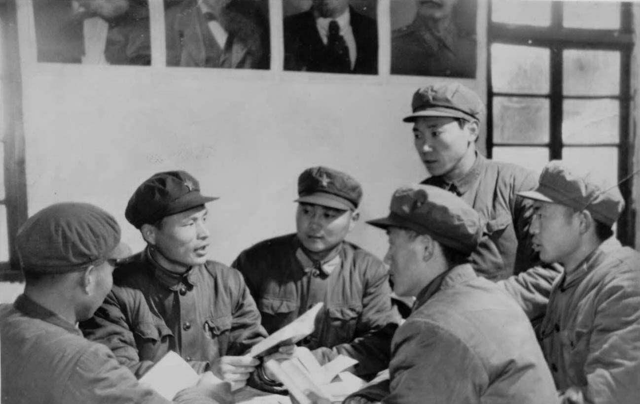1949年广州解放,小战士指着报纸上的将军:这是我失散22年的父亲