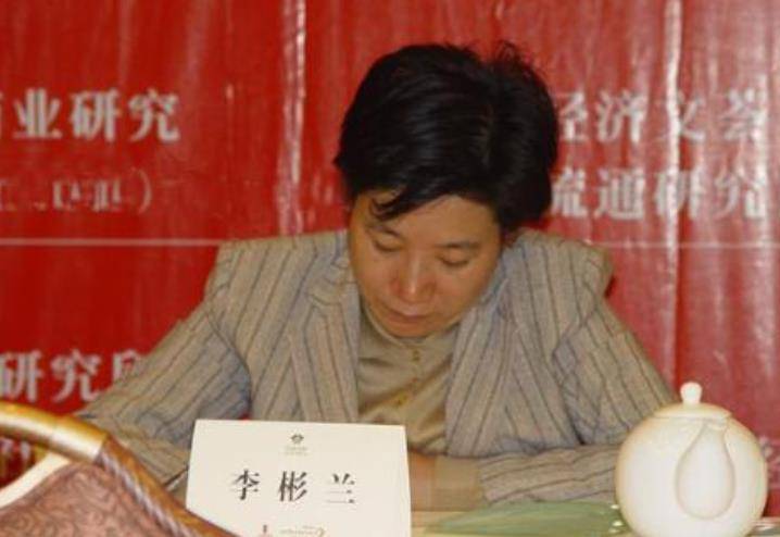 女富商身价70亿,曾担任奥运火炬手,如今却成悬赏1万元