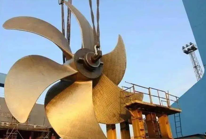 80年代052型驱逐舰桨叶漏油,瑞典商不认错,金矛将军:拿黑板来