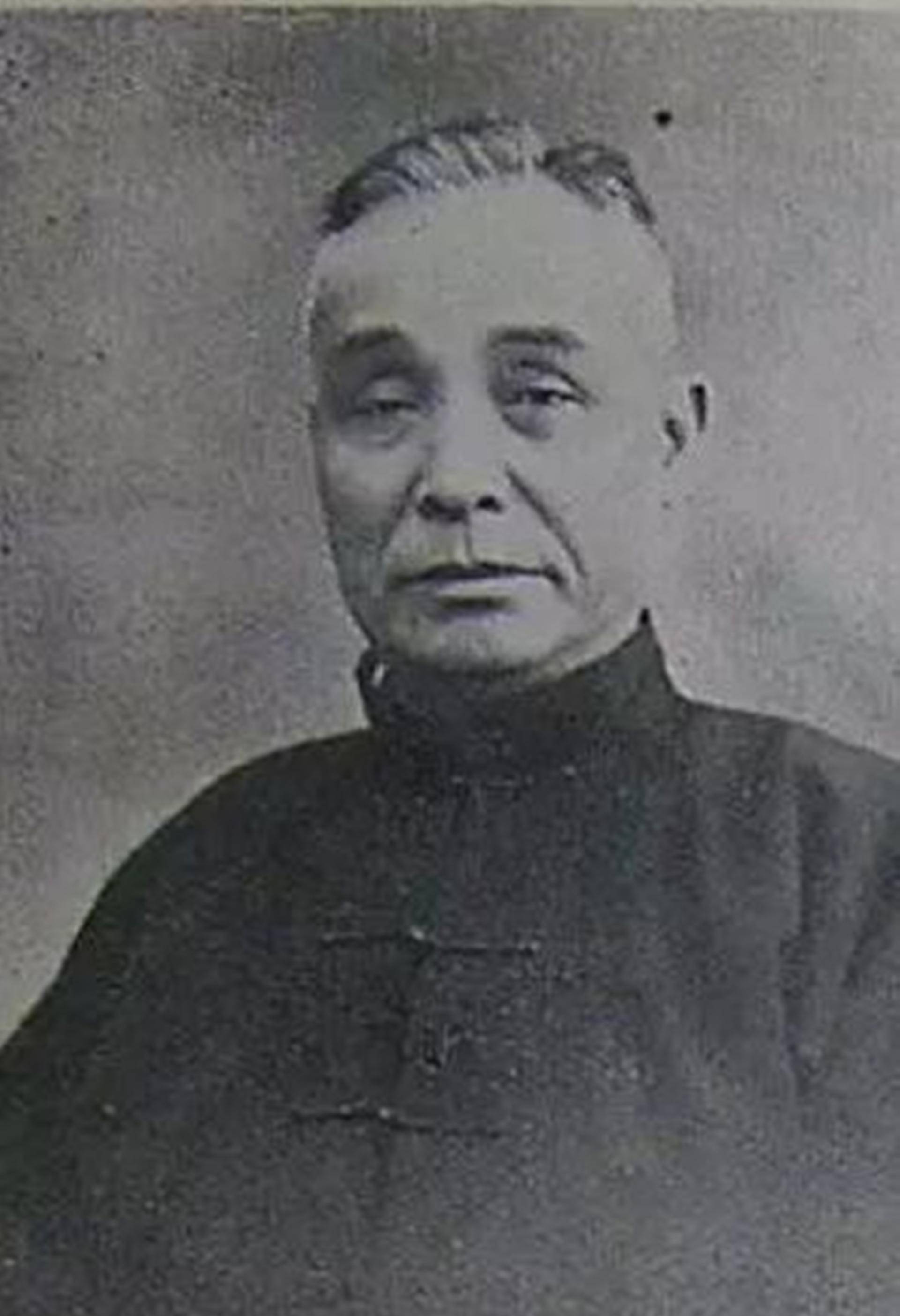 他是中国律师,1948年为冈村宁次无罪辩护,晚年家破人亡无人照顾