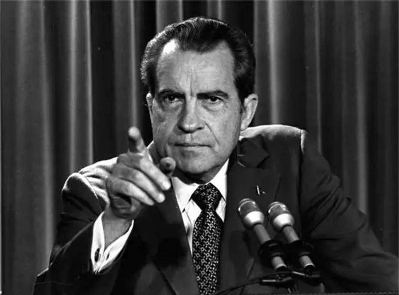 1972年美国总统尼克松访华,中美关系开始走向缓和,两国之间的来往渐渐