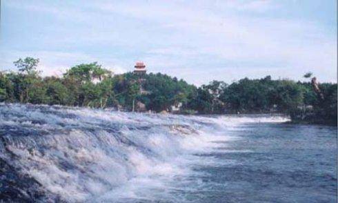 除了都江堰外,灵渠大坝也是秦朝时期的伟大工程之一.