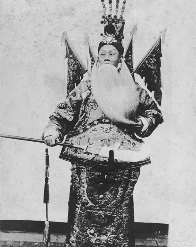 京剧世家谭氏:开创谭派,至今已传承七代,是"京剧第一世家"