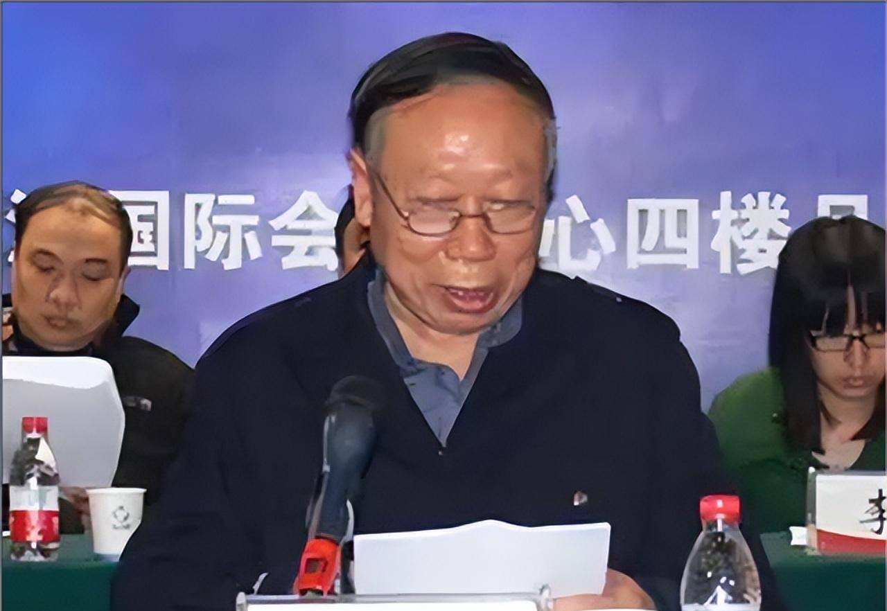 收集刘青山在河北,天津一地的恶行罪证,并秘密交给河北省纪检委