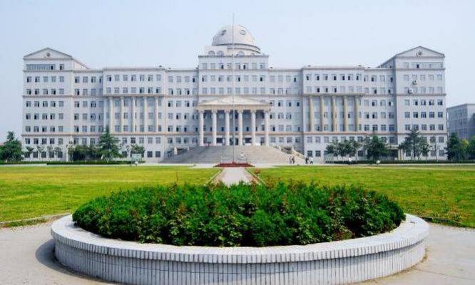 2024年长江大学全日制自考本科助学班是校方办学还是机构办学?