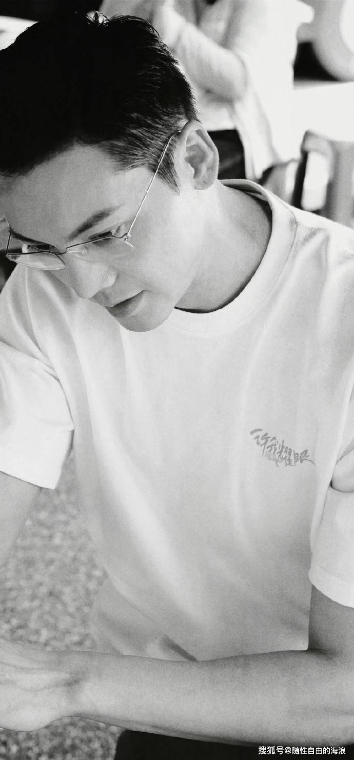 赵露思,陈伟霆《许我耀眼》拥吻路透,超强cp感,大家是否期待这部剧?