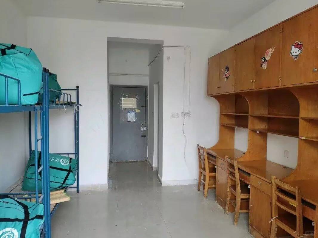 长沙理工大学11湖南第一师范学院的宿舍条件还算不错,基本上都是4