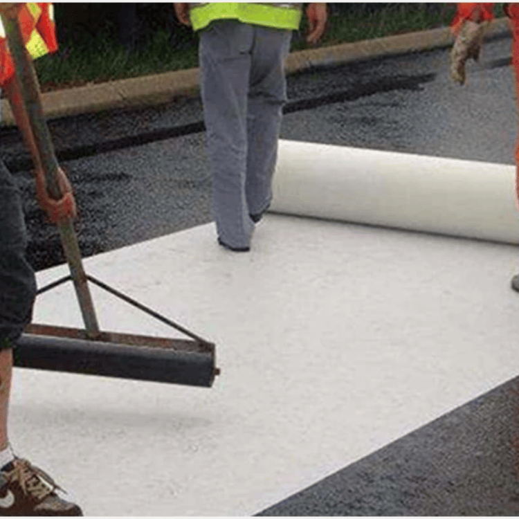 材料组成与制备:自粘式聚酯玻纤布由聚酯纤维和玻璃纤维交织而成的